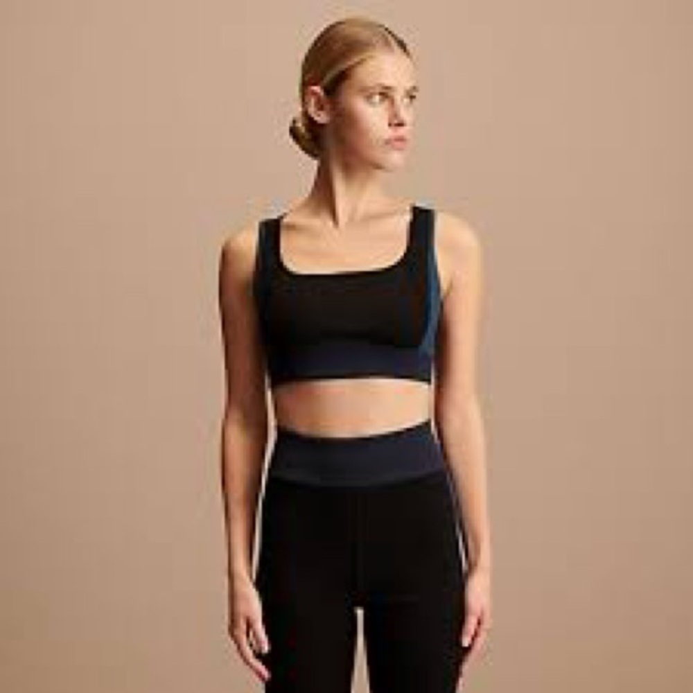 NWT Hermes Yoga Top in Black with Navy